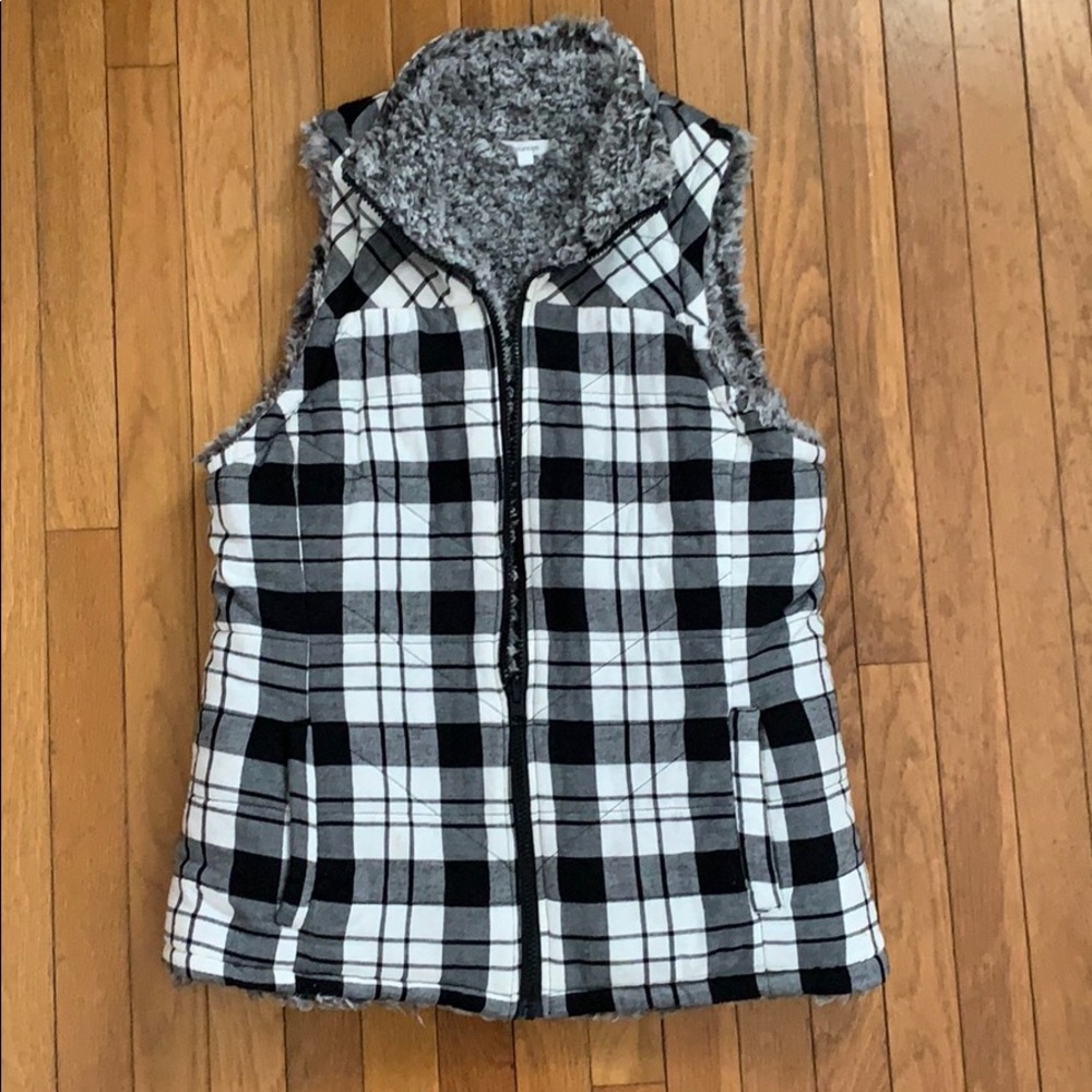 S - Reversible black & white sherpa and plaid vest